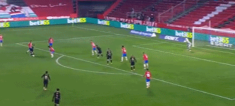 德甲巅峰对决：莱红牛主场阻击拜仁，残阵豪门遇高压考验